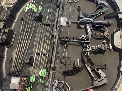 LEFT Handed Diamond Archery by Bowtech Edge SB-1 Compound Bow Set with Arrows & Case