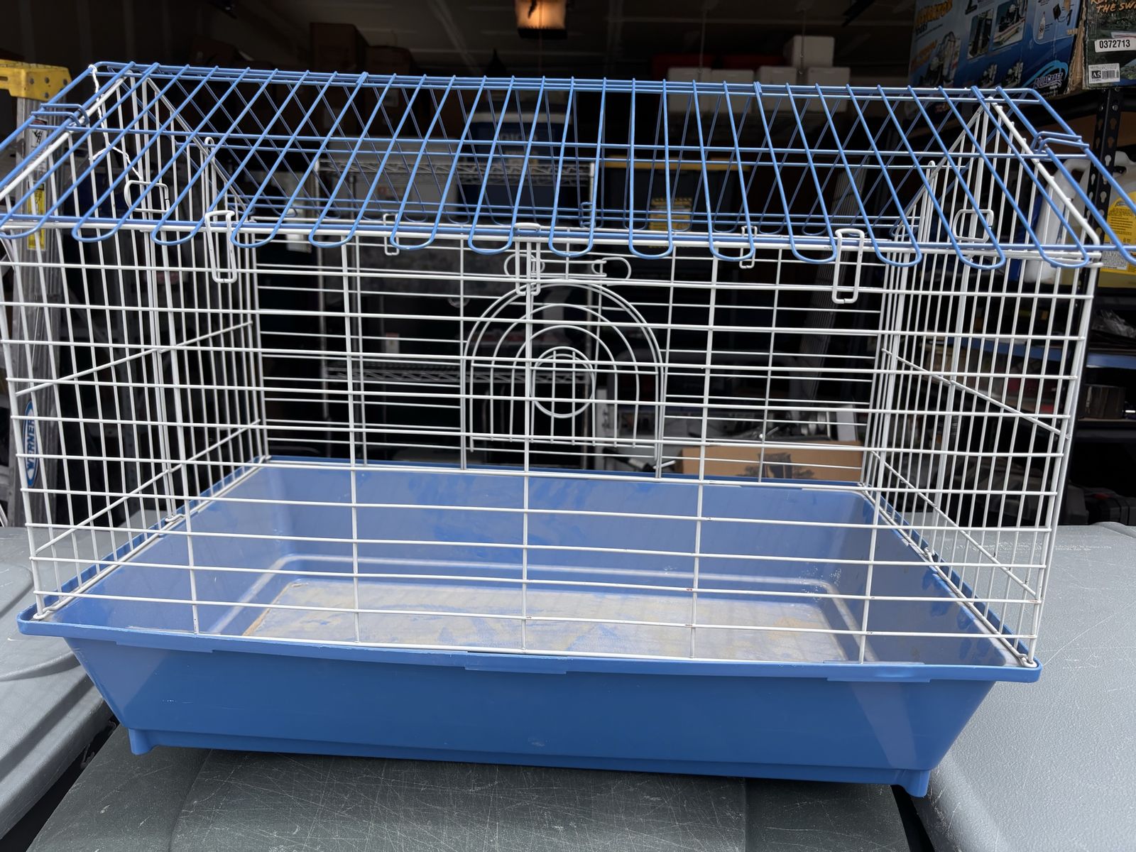 Nice small pet cage in like new condition