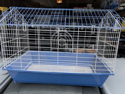 Nice small pet cage in like new condition