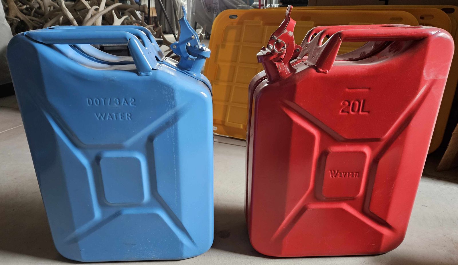 Wavian 20 Liter Metal Jerry Cans w/ Spouts