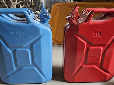 Wavian 20 Liter Metal Jerry Cans w/ Spouts