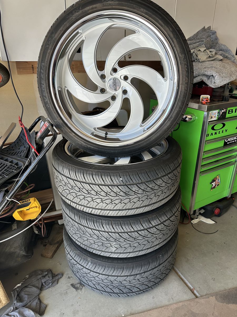 Strada 24x10 Wheels With New Tires