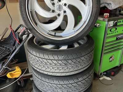 Strada 24x10 Wheels With New Tires