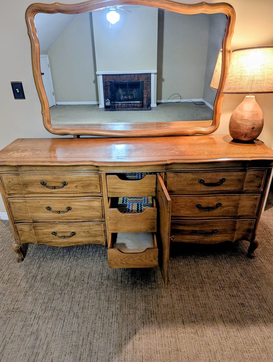Dresser with large Mirror