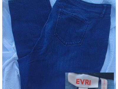 Womens plus size jeans (22, 24), capris (xl, 2x),