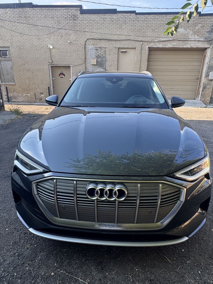 2019 Audi e-tron SUV quattro Prestige