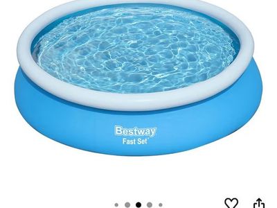 Bestway Fast Set 12' x 30" Inflatable Round Above Ground Pool Set w/ Filter Pump