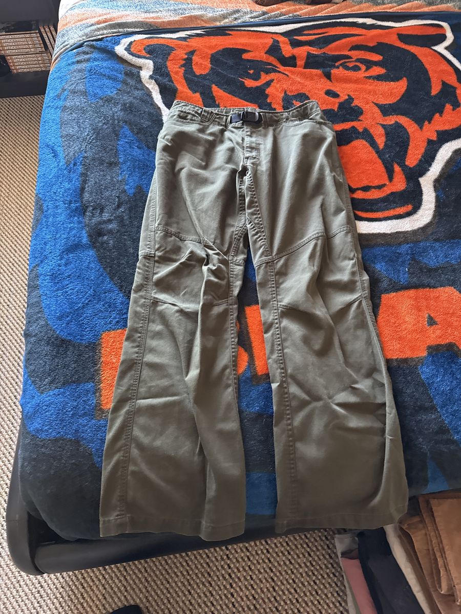 Unbranded Olive Green Cargo Hiking Pants with Integrated Belt - Size M