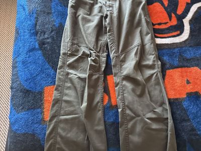 Unbranded Olive Green Cargo Hiking Pants with Integrated Belt - Size M