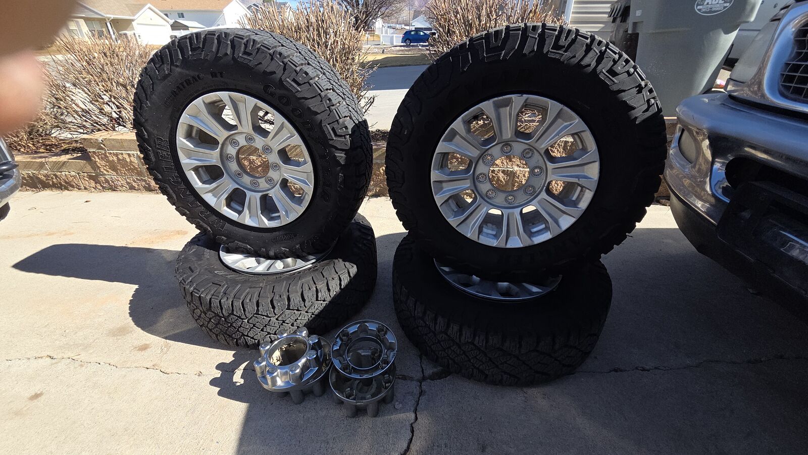 275/70/18 Goodyear wrangler Duratrac Rt