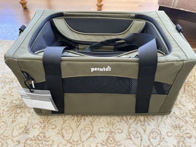 Pecute Pet Carrier, airline approved for carry-on. Like new condition.