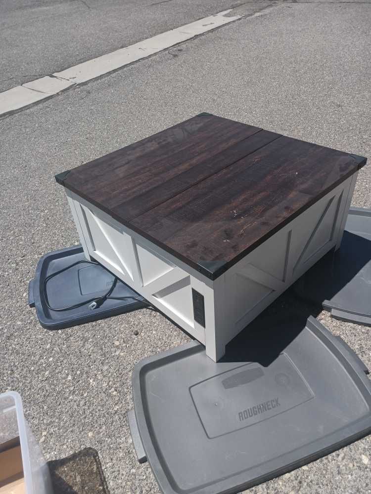 Coffee table barn style very cute