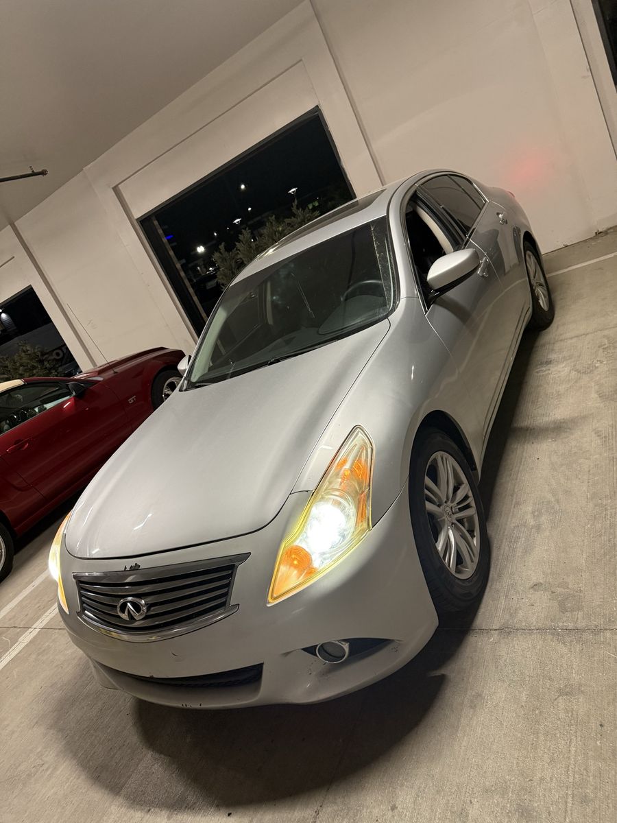 2012 Infiniti G37 x