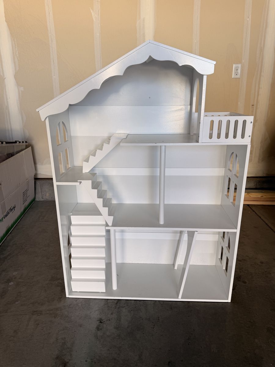 Large Wooden Dollhouse – 3 Story