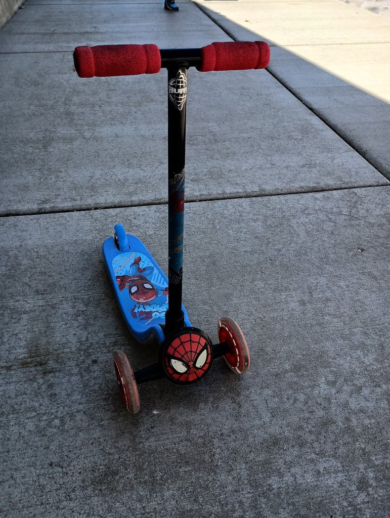Spiderman 3 Wheel Scooter