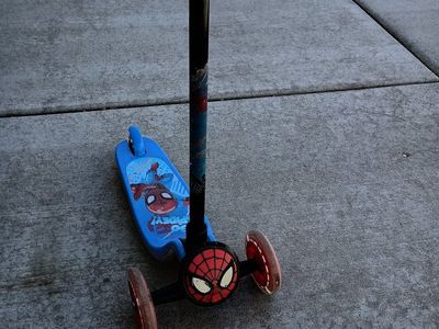 Spiderman 3 Wheel Scooter