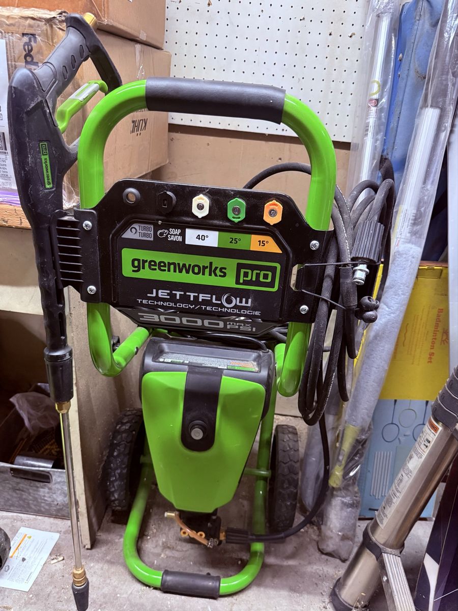 Greenworks Pro 3000 PSI 2.0 GPM Brushless Electric Pressure Washer