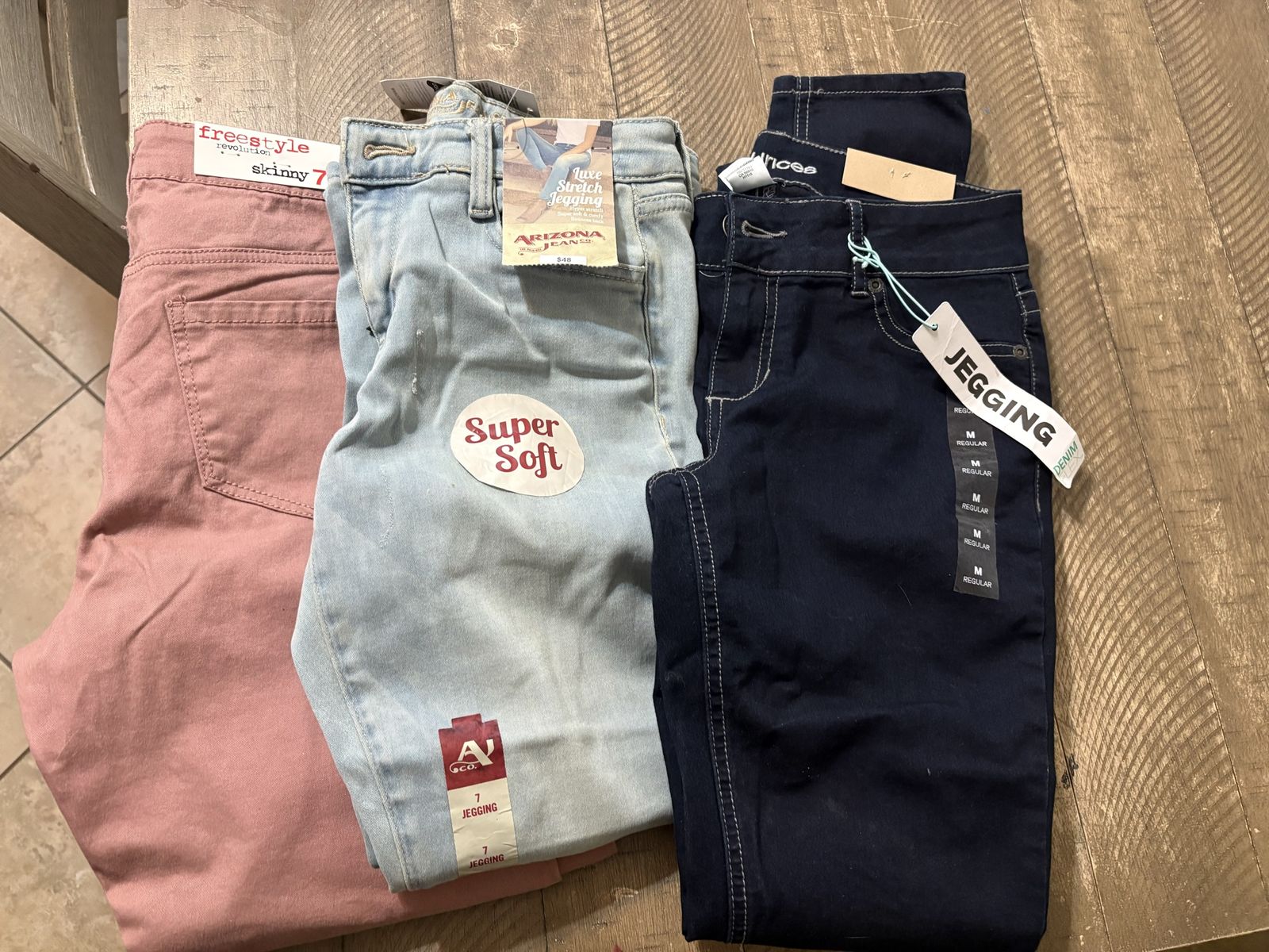 Three pair Women’s Levi’s size 7