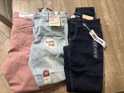 Three pair Women’s Levi’s size 7