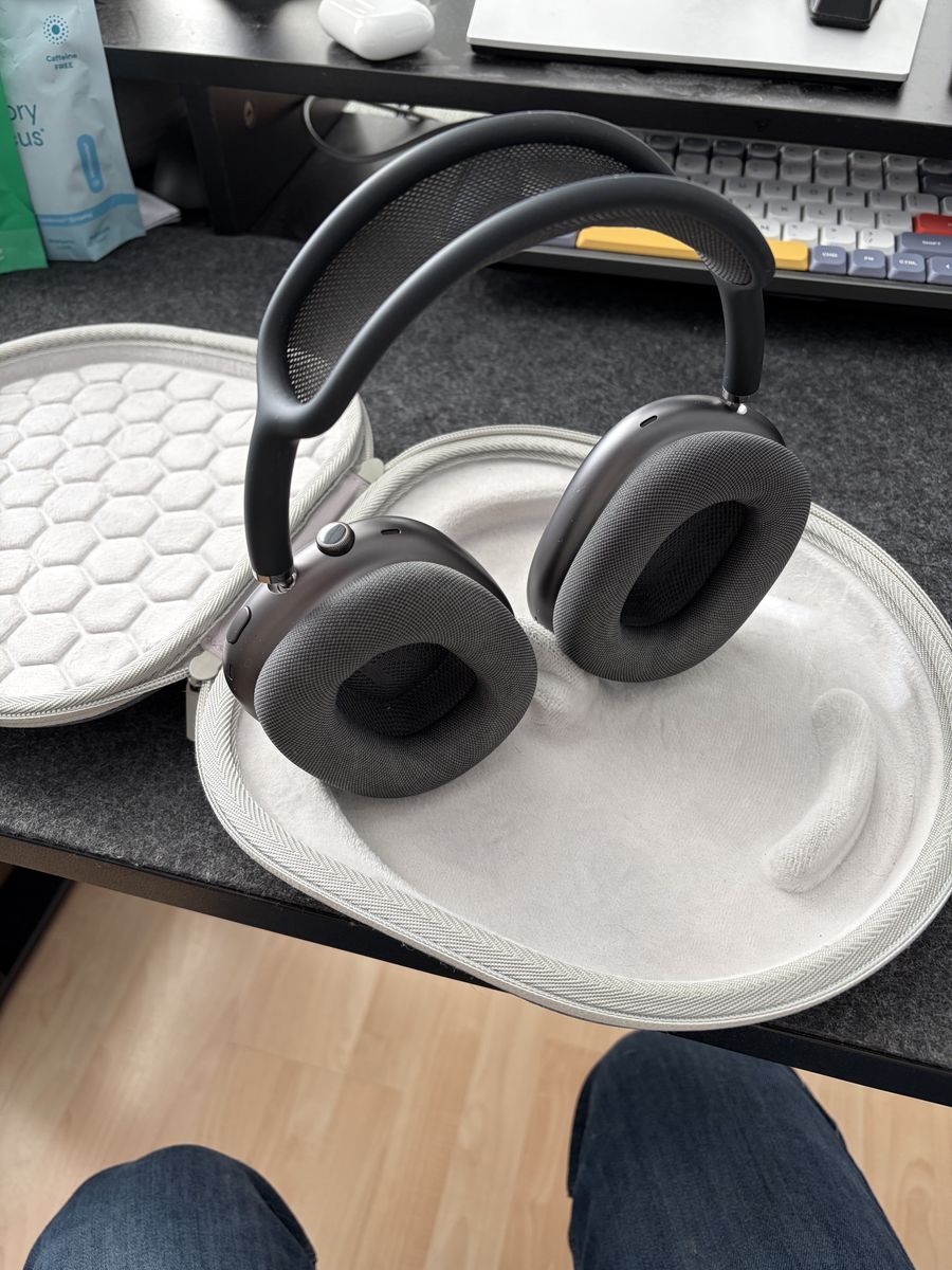 Airpods Max (lightning connector)