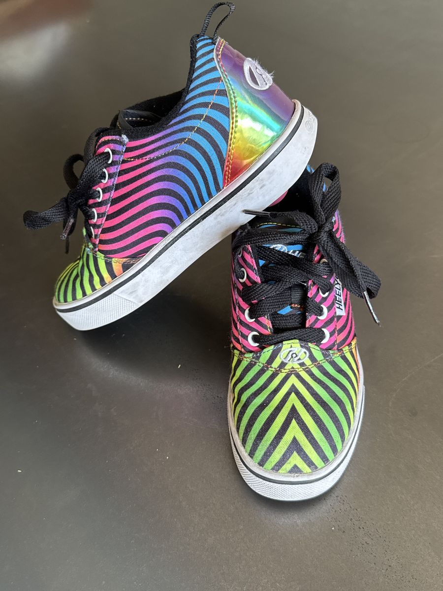 HEELEYS- shoes w/wheels size Y3