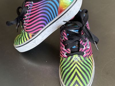HEELEYS- shoes w/wheels size Y3