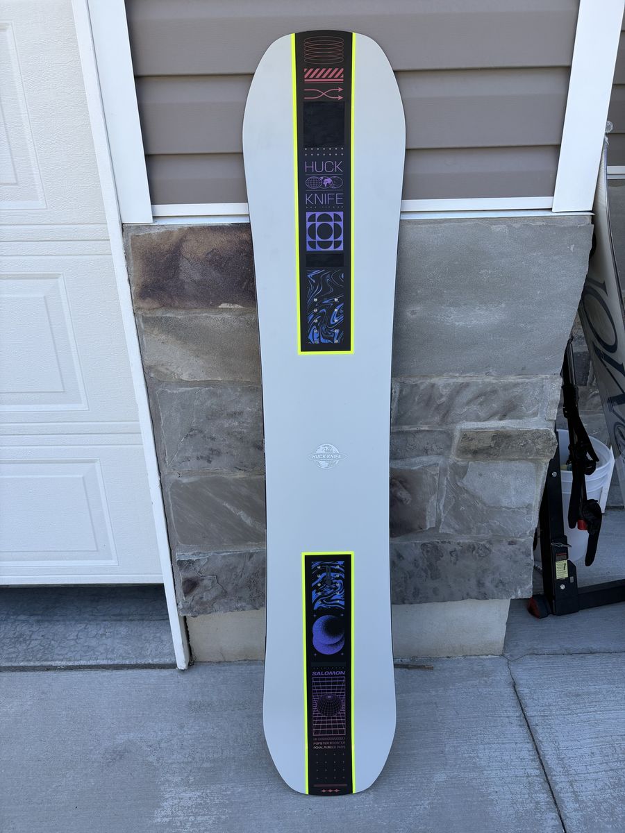 Brand New 2025 Salomon Hucknife with large Salomon bindings.