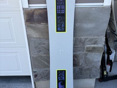Brand New 2025 Salomon Hucknife with large Salomon bindings.