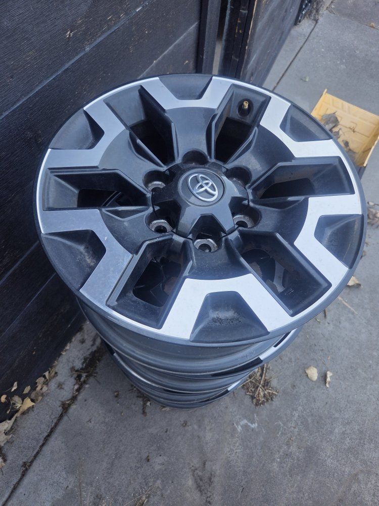 Toyota 4Runner TRD Sport 17" Dark Gray/Machined Alloy Wheels - Set of 4