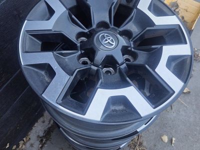 Toyota 4Runner TRD Sport 17" Dark Gray/Machined Alloy Wheels - Set of 4