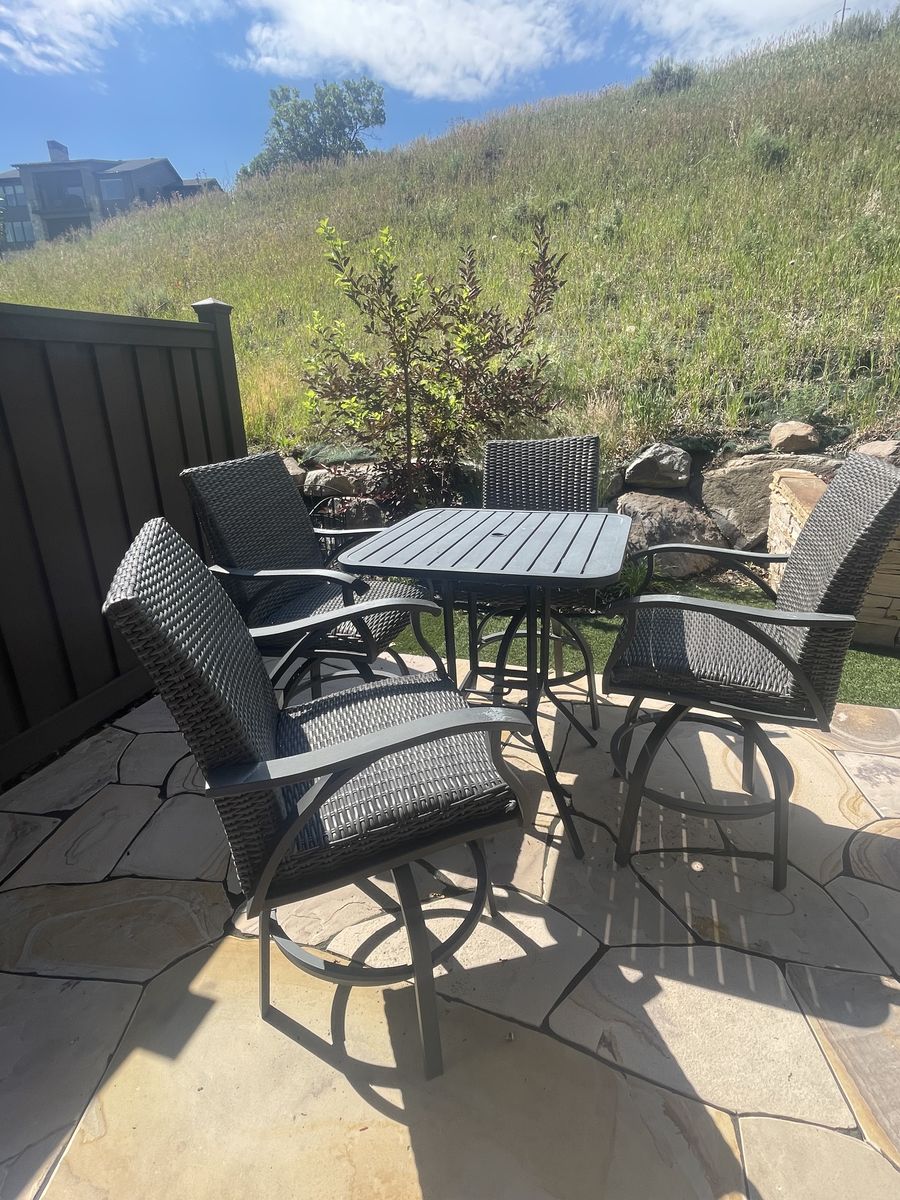 Outdoor Patio Dining Set - Square Table & 4 Wicker Swivel Chairs, Gray