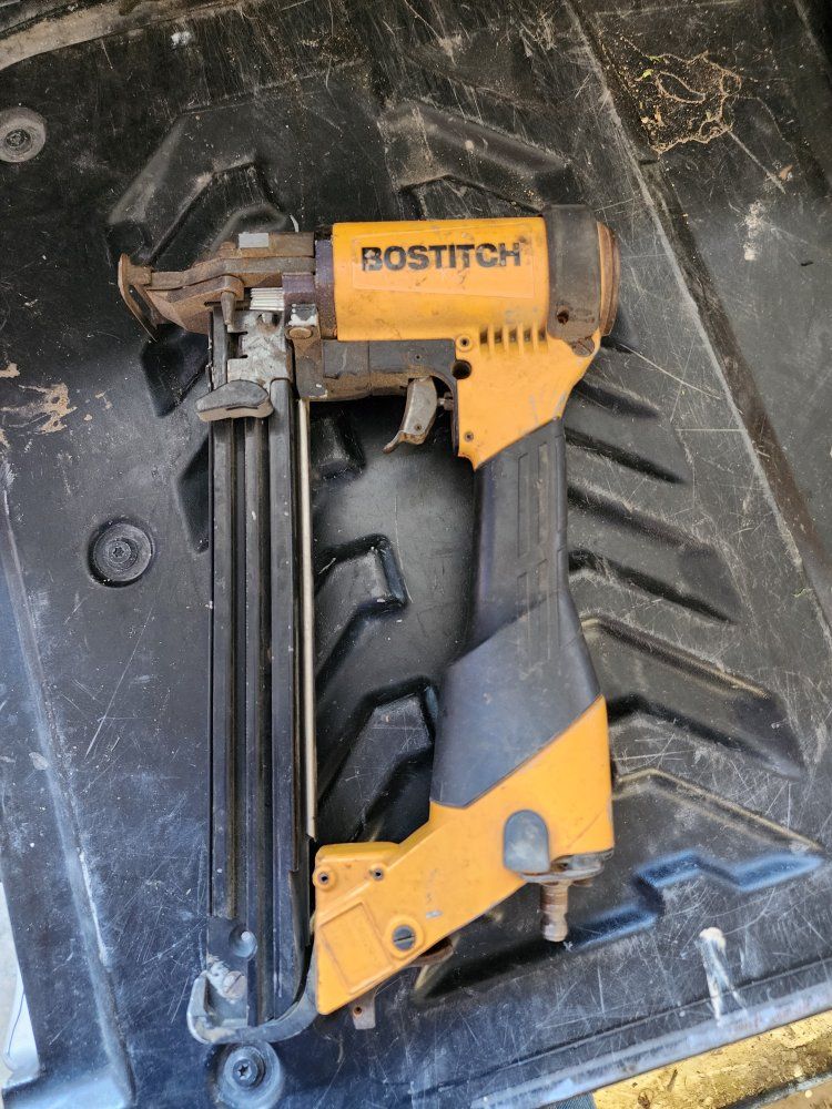 Bostitch 16GA 1-1/2" Crown Stapler (Models 438S2 & 438S2R) Industrial Tool