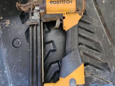 Bostitch 16GA 1-1/2" Crown Stapler (Models 438S2 & 438S2R) Industrial Tool