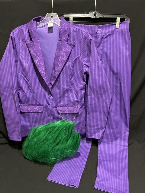 Batman  DC VILLAINS  The JOKER SUIT w/Wig   Size ADULT S    $45