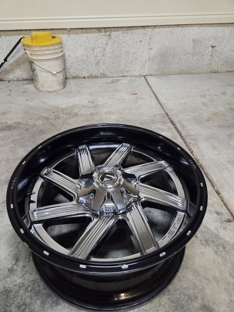 FUEL Wheels 22" Chrome & Black  set of 4, Excellent Condition