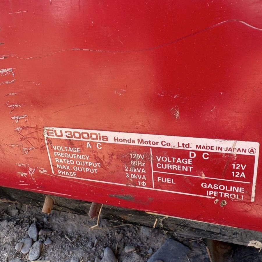 Honda EU3000is Inverter Generator - 2.6kVA Rated Output, Gasoline Powered
