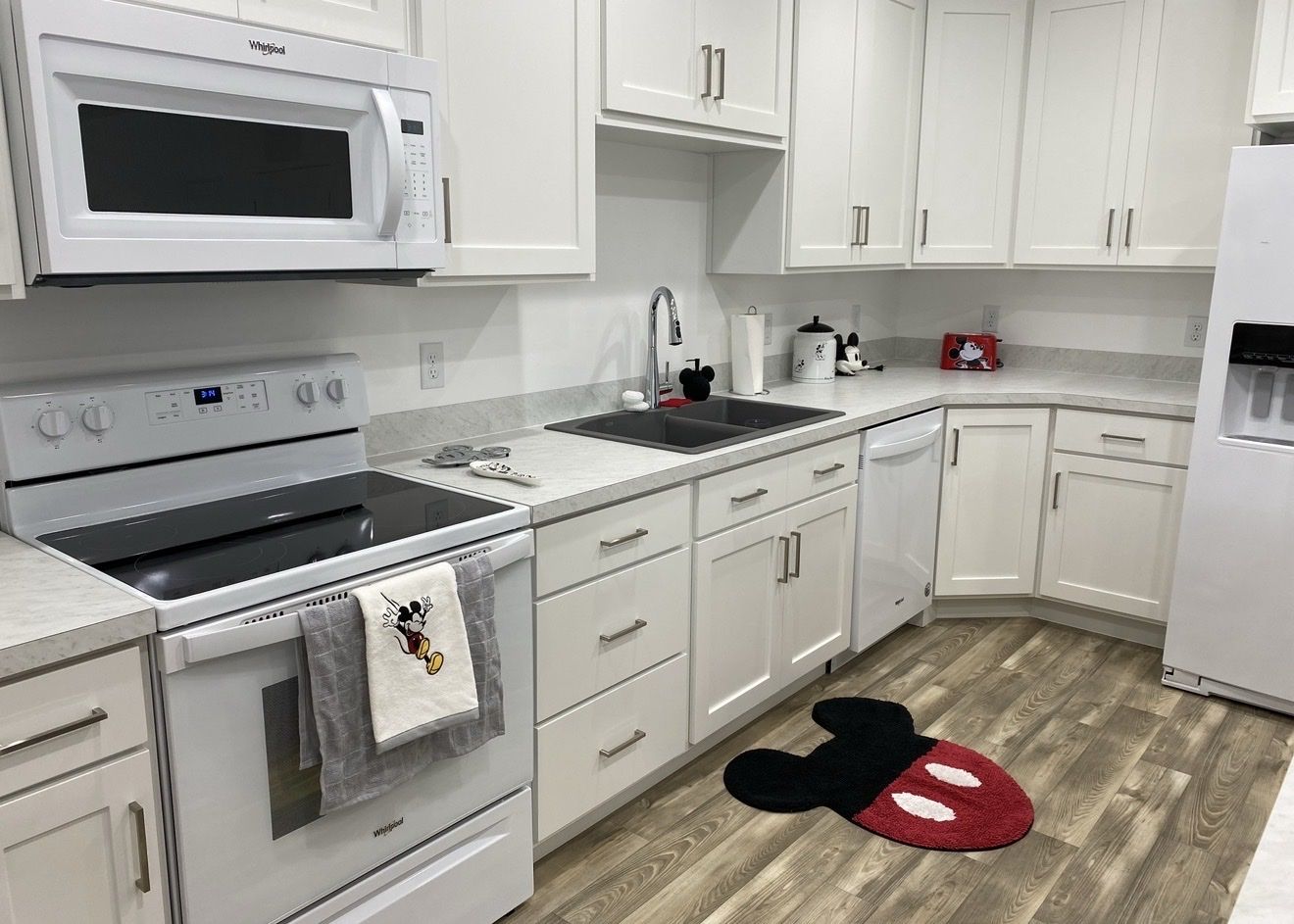 Kitchen and laundry room appliances