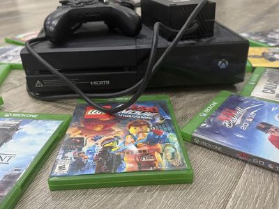 Xbox One / 13 games / 3 controllers
