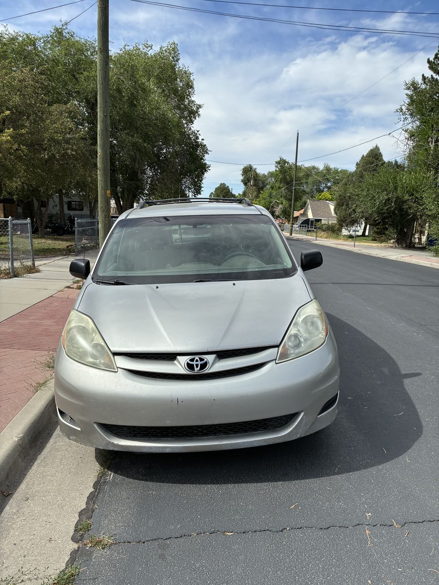 2007 Toyota Sienna LE 8-Passenger