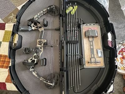 Mission HMMR Compound Bow Set - Camo, Never Used with Case, Arrows & Accessories