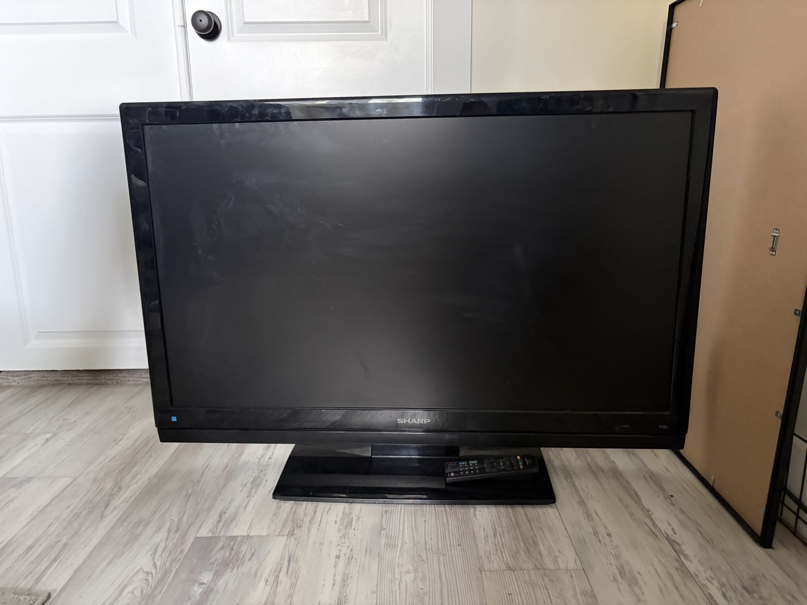 Sharp Aquos 32-inch LCD HD TV with Remote