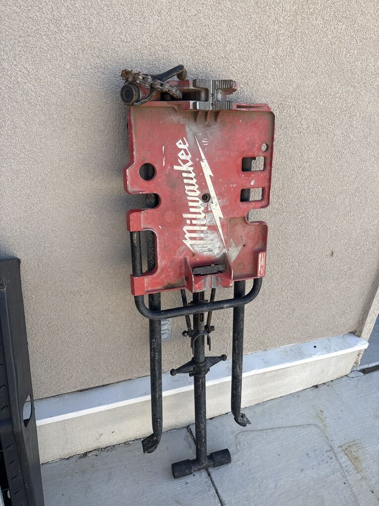 Tri Stand Vise ( Milwaukee)
