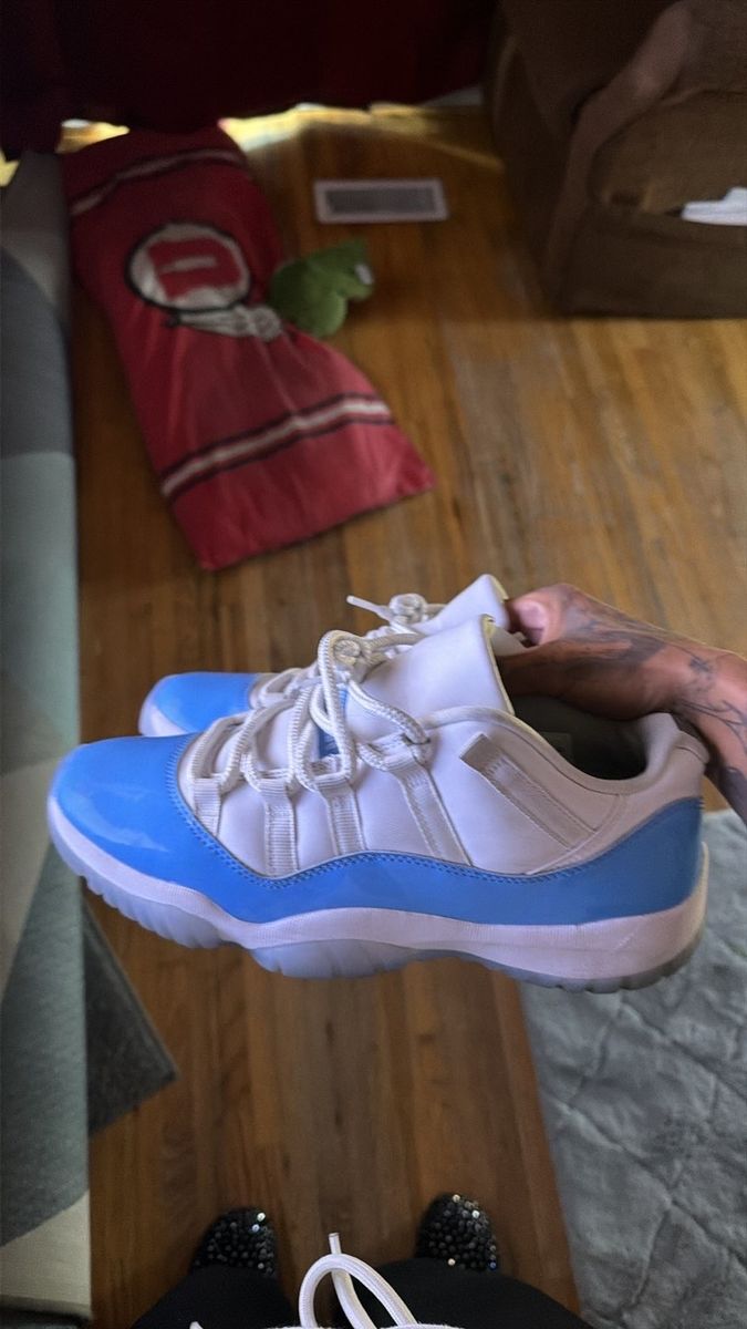 Air Jordan 11 Retro Low University Blue