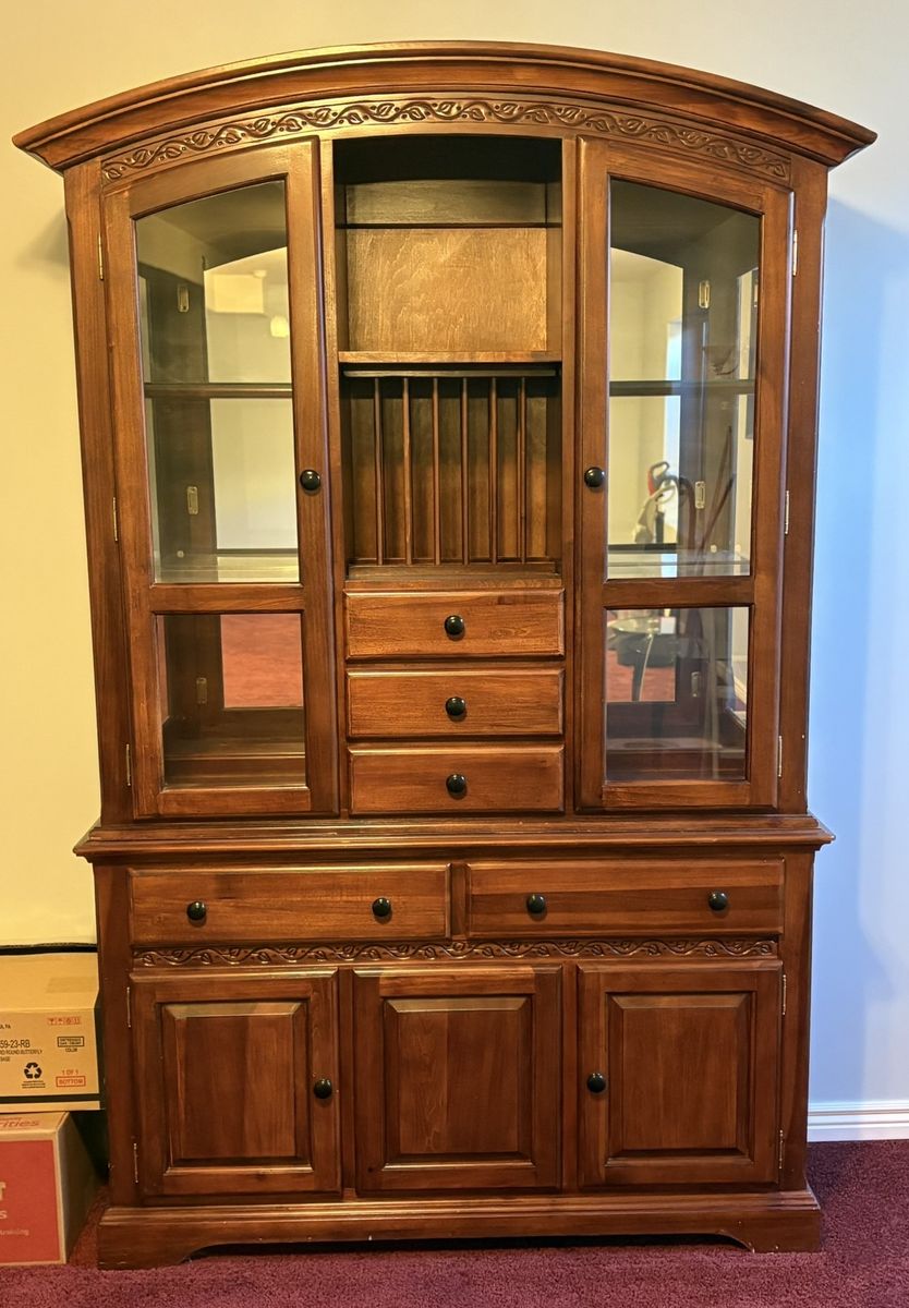 China Hutch/Cabinet