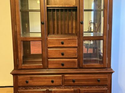China Hutch/Cabinet