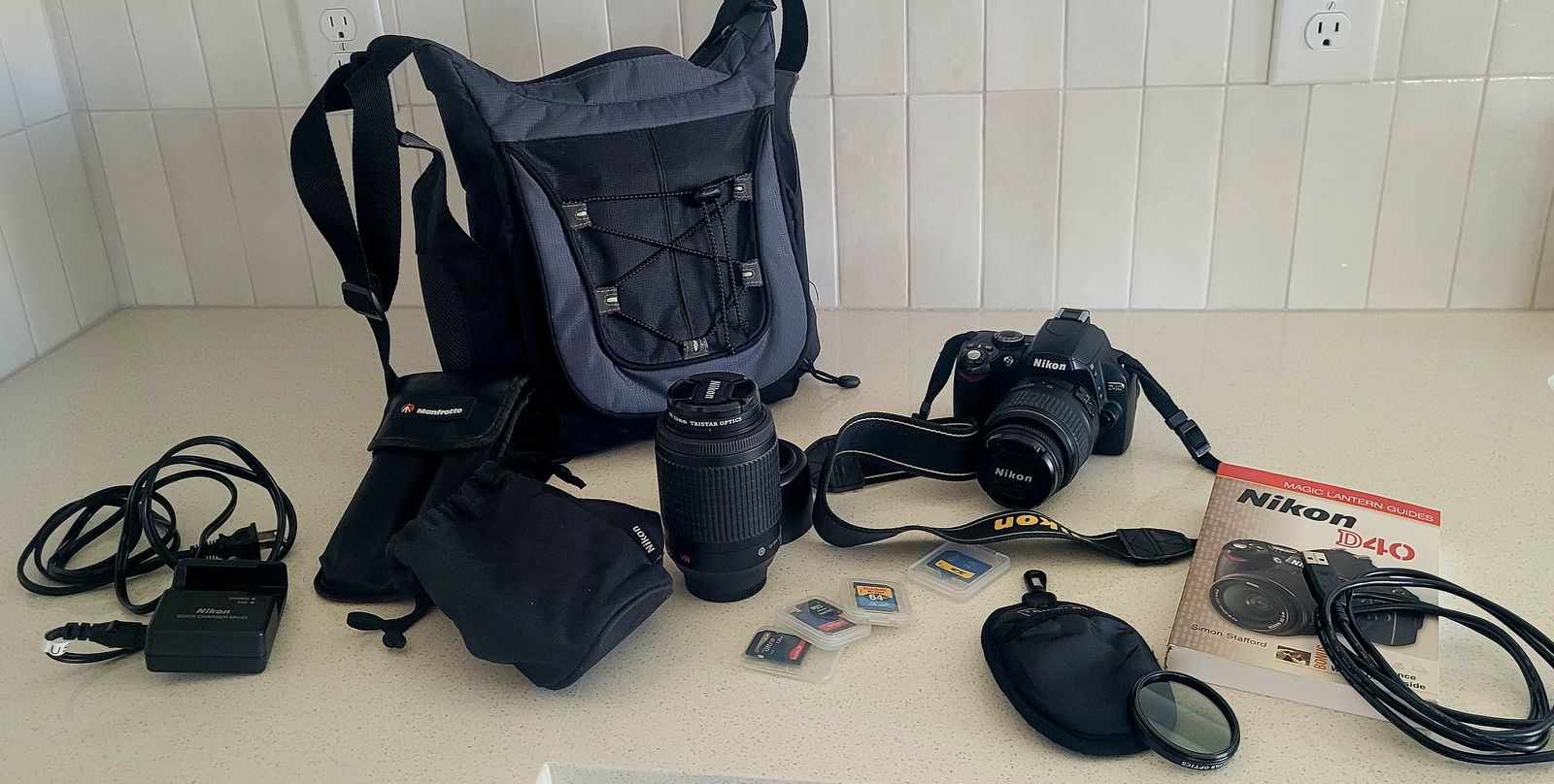 Nikon D40 Digital SLR Camera Kit with 18-55mm f/3.5-5.6G ED II Auto Focus-S DX Zoom-Nikkor Lens
