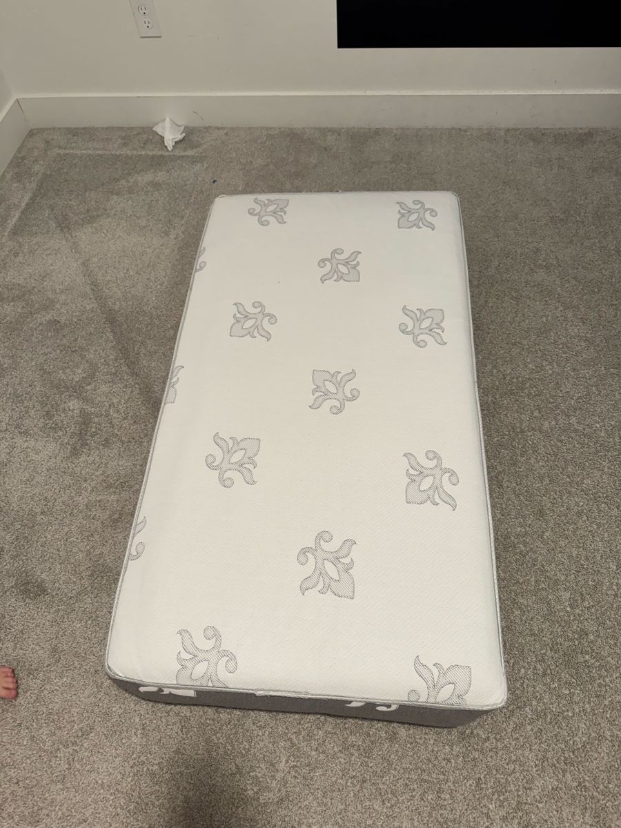 Lightly used Beautyrest Black BlackICE 2-Stage Crib & Toddler Mattress