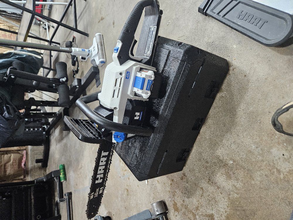 Hart 40v cordless chainsaw