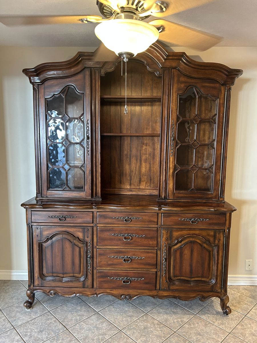 Hooker Lighted Hutch and Console
