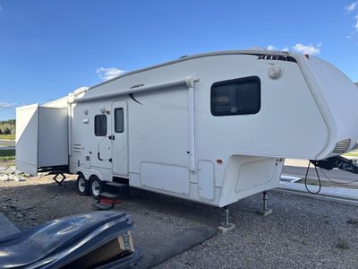 2010 Keystone Cougar 5th Wheel
